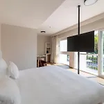 Hi - Lakeview Pool Hotel