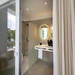 Hi - Lakeview Pool Hotel