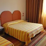 Hi - Lakeview Pool 3* Sirmione