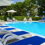 Hi - Lakeview Pool Hotel 3*