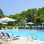 Hi - Lakeview Pool 3*