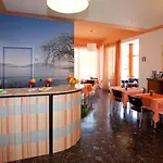 Hi - Lakeview Pool Hotel 3*