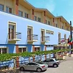 Hotel Hi - Lakeview Pool