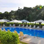 Hotel Hi - Lakeview Pool
