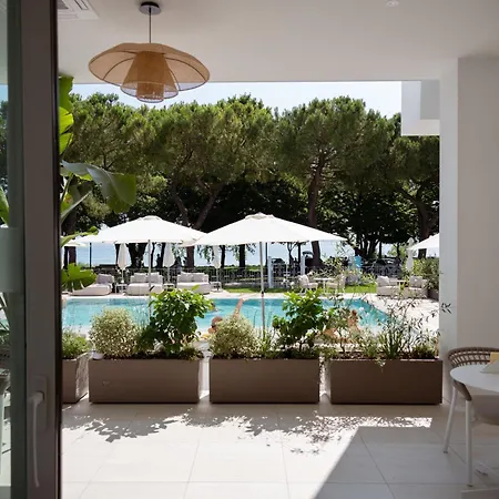 Hi - Lakeview Pool Sirmione