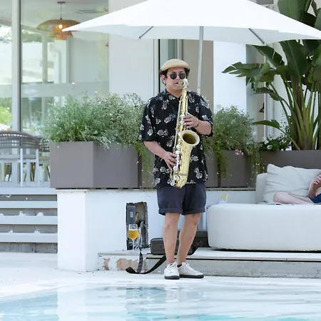 Hi - Lakeview Pool סירמיונה