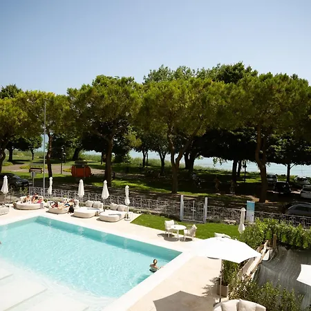 Hi - Lakeview Pool Hotel 3*