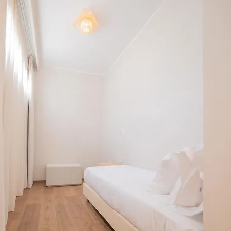 Hi - Lakeview Pool Hotel 3*
