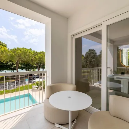Hi - Lakeview Pool 3* סירמיונה