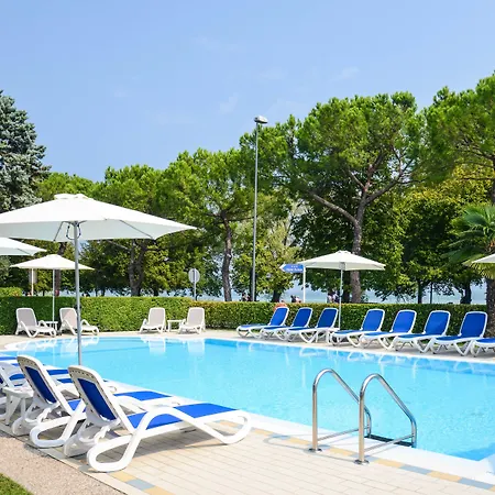 Hi - Lakeview Pool 3*