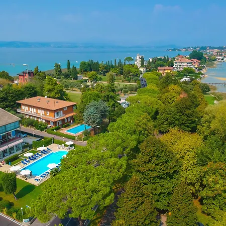 Hi - Lakeview Pool סירמיונה