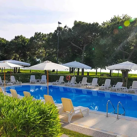 מלון Hi - Lakeview Pool