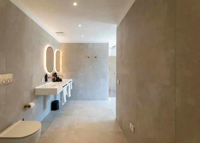 Hi - Lakeview Pool 3*