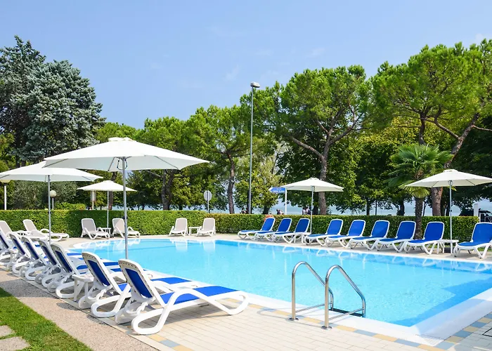 Hi - Lakeview Pool 3*