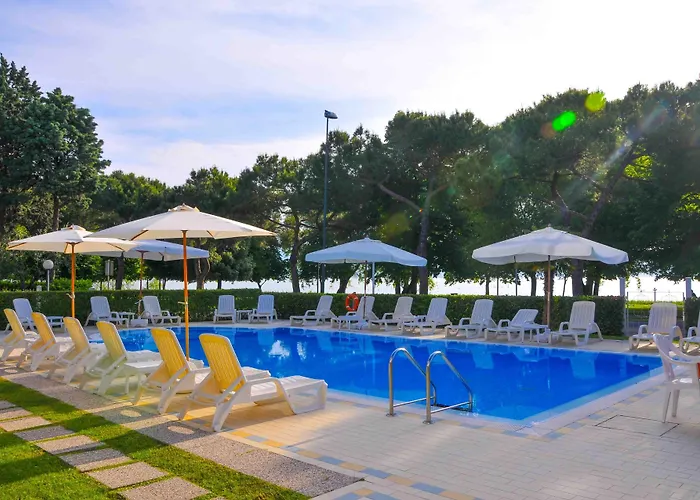 Hi - Lakeview Pool 酒店 西尔米奥奈